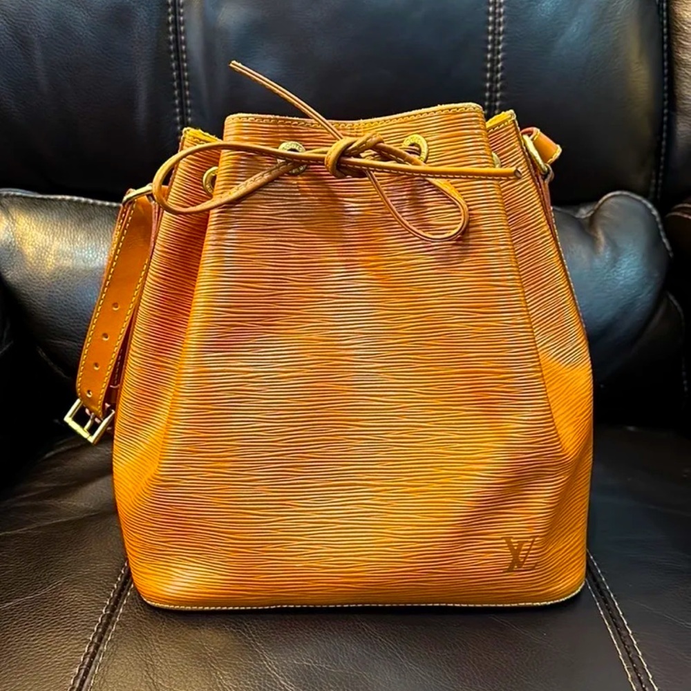 💎✨Preloved LOUIS VUITTON shoulder bag M44108 PETIT NOE EPI LEATHER BROWN✨💎